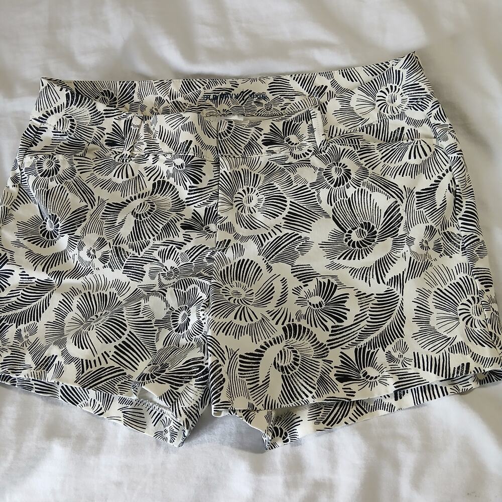 Old Navy PIXIE 6 Black/White Floral/Abstract Shorts 4"Inseam Cotton/Spandex